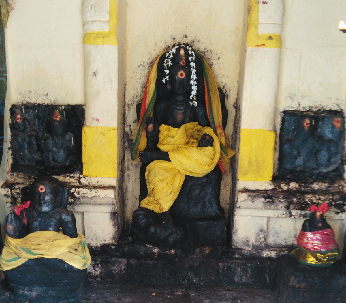 Sri Vedapureeswarar Temple at Thiruvazhunthur - Dharisanam